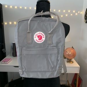 Fjall Raven Kanken backpack (light grey)